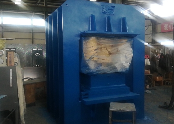 केंद्रीकृत 15kw 2500T स्टील डोर एम्बॉसिंग मशीन हाइड्रोलिक प्रेस
